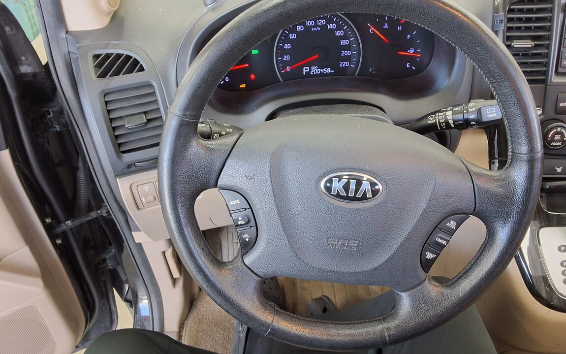 KIA CARNIVAL R LIMOUSINE DIESEL 9-SEATER GLX LUXURY MODEL 2013 - zdjęcie 17