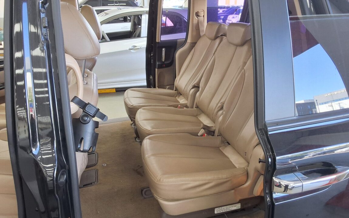 KIA CARNIVAL R LIMOUSINE DIESEL 9-SEATER GLX LUXURY MODEL 2013 - zdjęcie 12