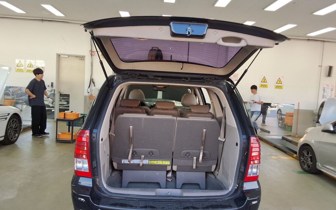 KIA CARNIVAL R LIMOUSINE DIESEL 9-SEATER GLX LUXURY MODEL 2013 - zdjęcie 15