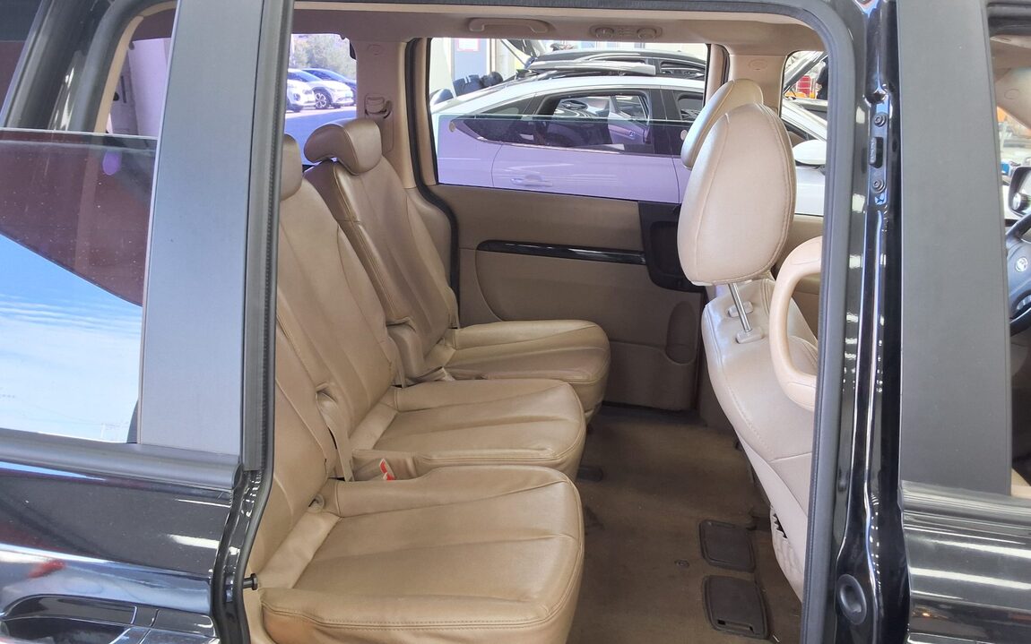 KIA CARNIVAL R LIMOUSINE DIESEL 9-SEATER GLX LUXURY MODEL 2013 - zdjęcie 13