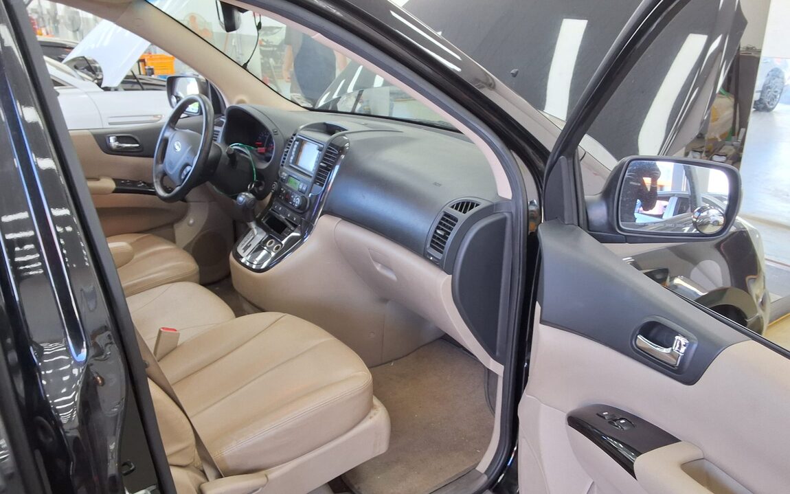 KIA CARNIVAL R LIMOUSINE DIESEL 9-SEATER GLX LUXURY MODEL 2013 - zdjęcie 14