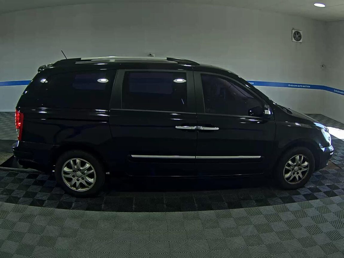 KIA CARNIVAL R LIMOUSINE DIESEL 9-SEATER GLX LUXURY MODEL 2013 - zdjęcie 4
