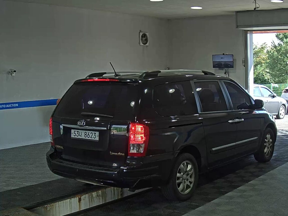 KIA CARNIVAL R LIMOUSINE DIESEL 9-SEATER GLX LUXURY MODEL 2013 - zdjęcie 5