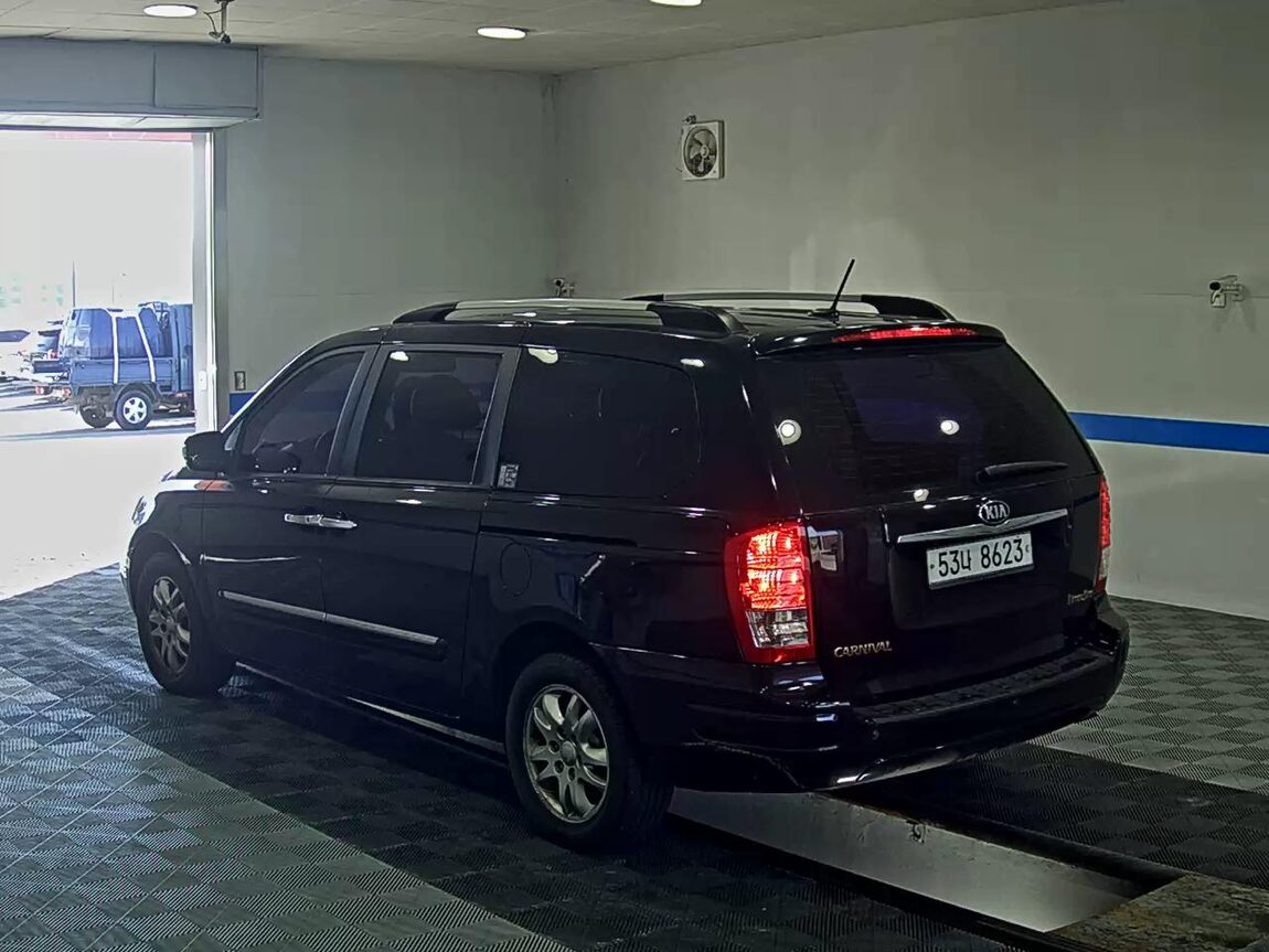 KIA CARNIVAL R LIMOUSINE DIESEL 9-SEATER GLX LUXURY MODEL 2013 - zdjęcie 6
