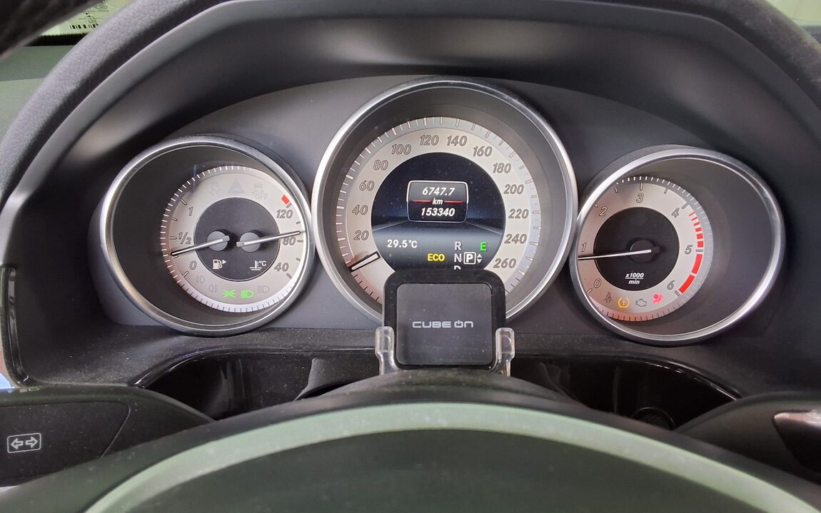 MERCEDES-BENZ E-CLASS (4TH GEN) E250 CDI 4MATIC 2014 - zdjęcie 9