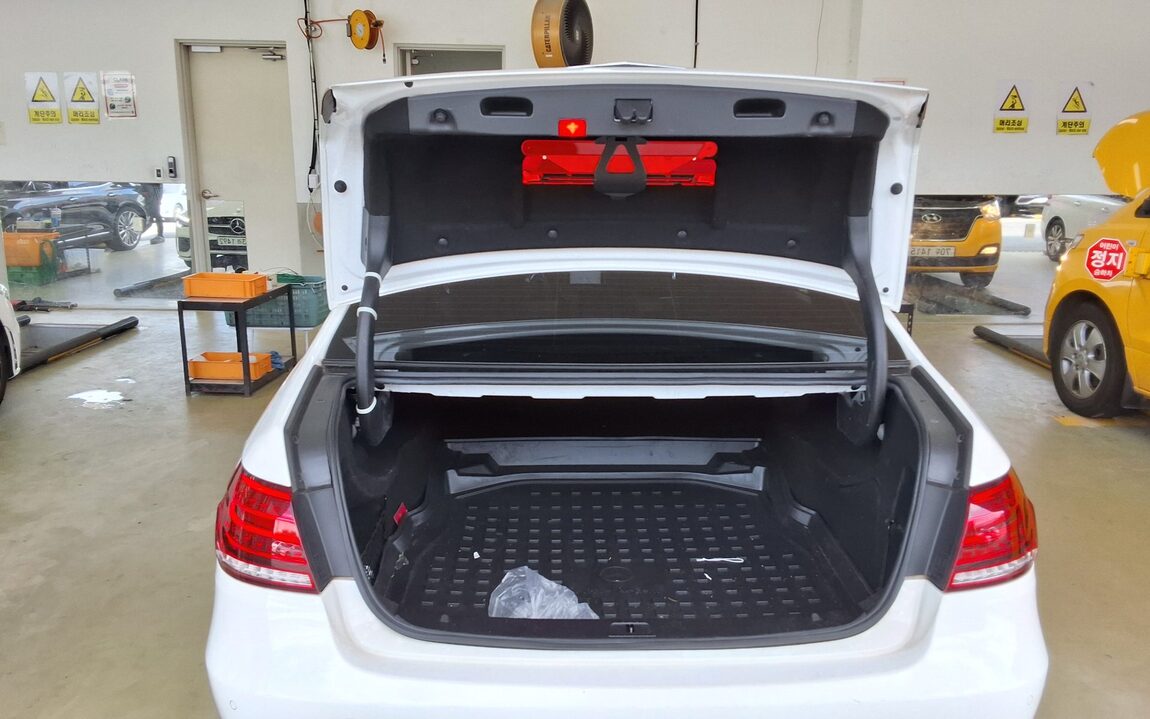 MERCEDES-BENZ E-CLASS (4TH GEN) E250 CDI 4MATIC 2014 - zdjęcie 15
