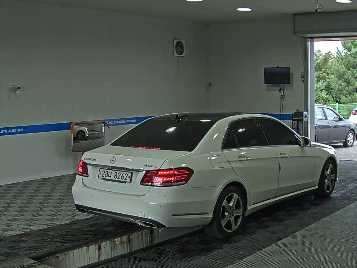 MERCEDES-BENZ E-CLASS (4TH GEN) E250 CDI 4MATIC 2014 - zdjęcie 5