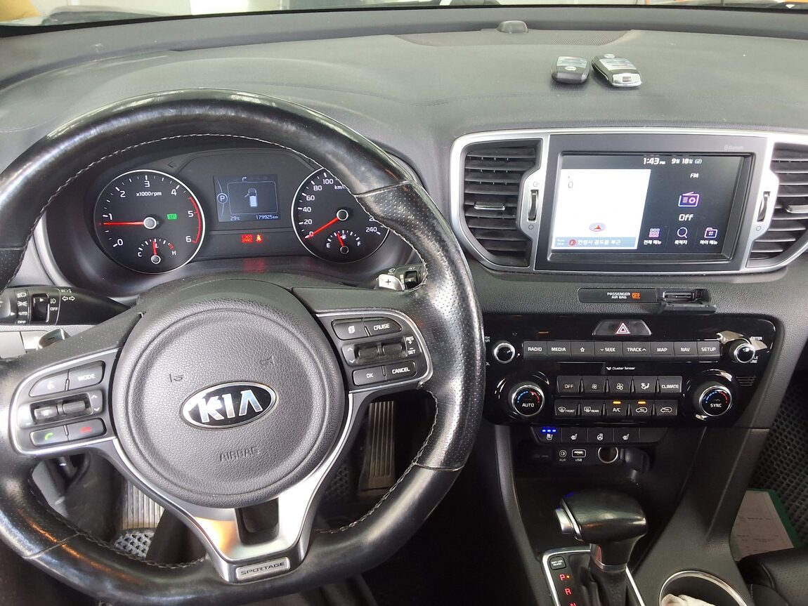 KIA NEW SPORTAGE R2.0 2WD NOBLESSE PLUS 2018 - zdjęcie 18
