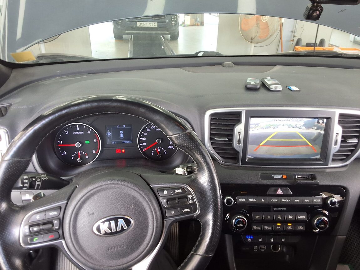 KIA NEW SPORTAGE R2.0 2WD NOBLESSE PLUS 2018 - zdjęcie 19