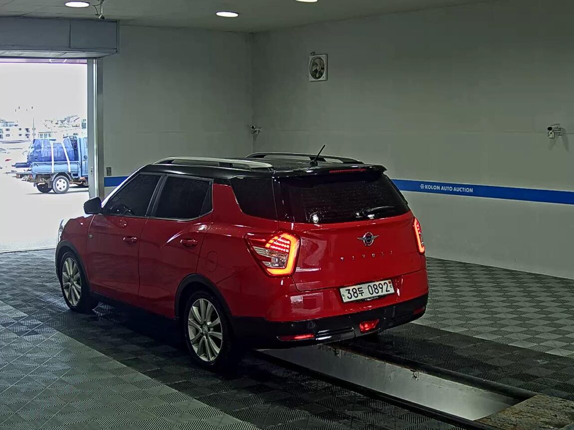 KG MOBILITY (SSANGYONG) TIVOLI AIR DIESEL 4WD IX 2016 - zdjęcie 6