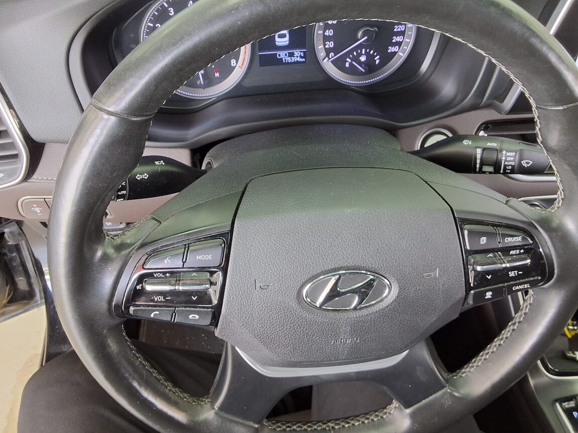 HYUNDAI GRANDEUR IG 3.0 GDi PREMIUM 2019 - zdjęcie 17