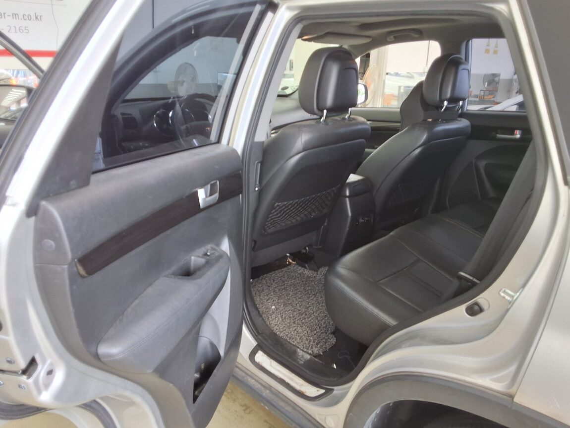 KIA SORENTO R DIESEL 2.0 2WD TLX LUXURY MODEL 2010 - zdjęcie 12
