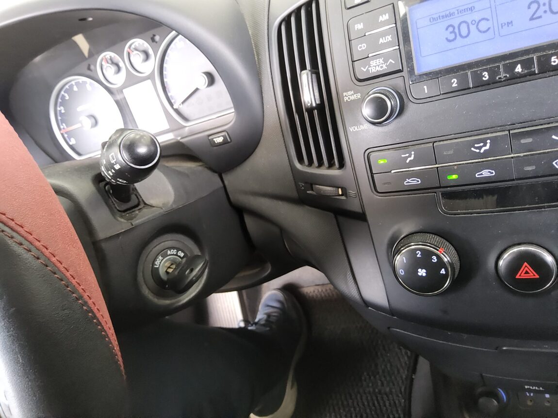 HYUNDAI i30 1.6 VVT DELUXE 2008 - zdjęcie 17