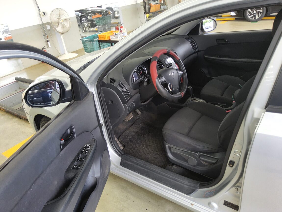 HYUNDAI i30 1.6 VVT DELUXE 2008 - zdjęcie 10