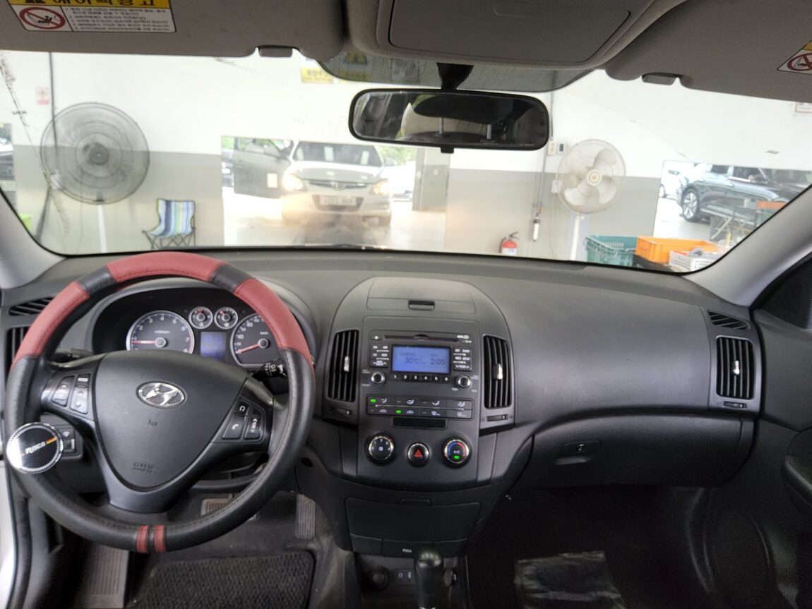HYUNDAI i30 1.6 VVT DELUXE 2008 - zdjęcie 11