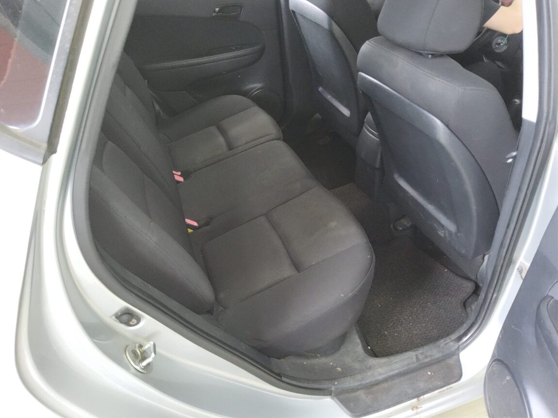 HYUNDAI i30 1.6 VVT DELUXE 2008 - zdjęcie 13