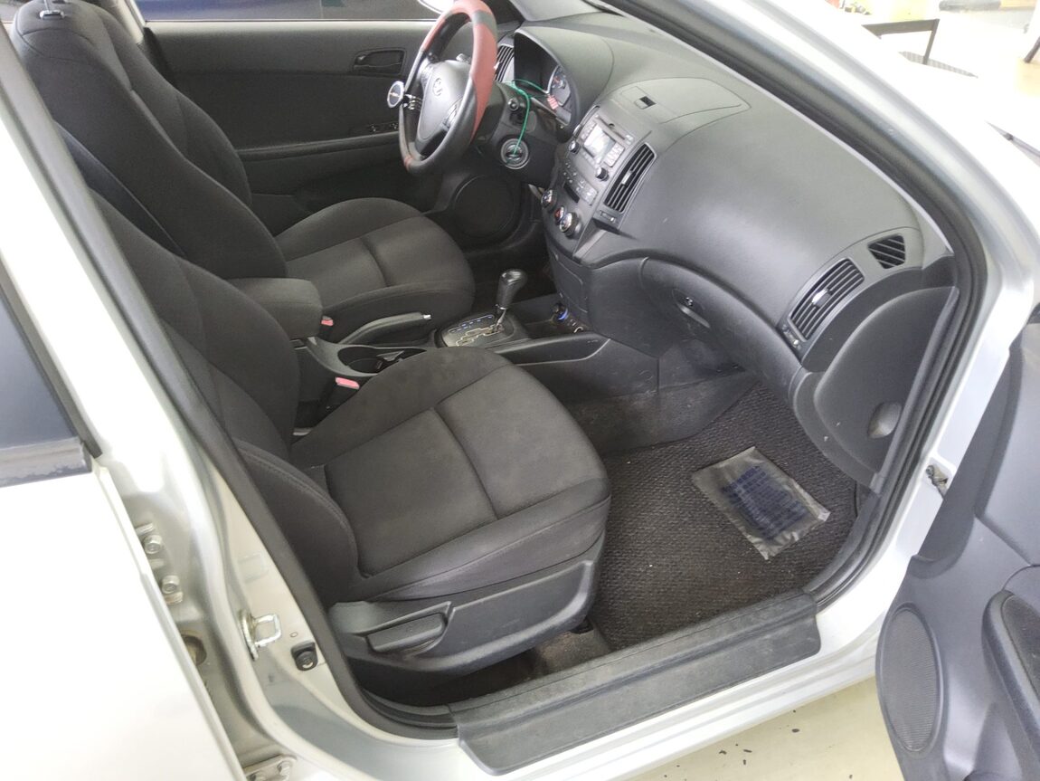 HYUNDAI i30 1.6 VVT DELUXE 2008 - zdjęcie 14