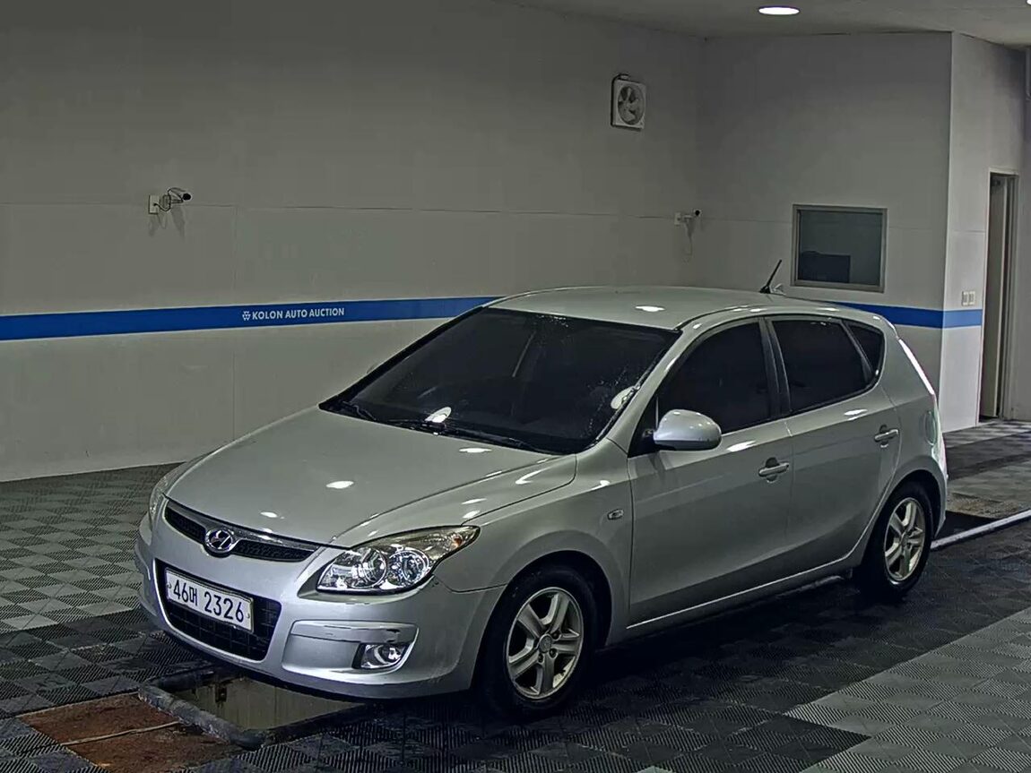 HYUNDAI i30 1.6 VVT DELUXE 2008 - zdjęcie 2