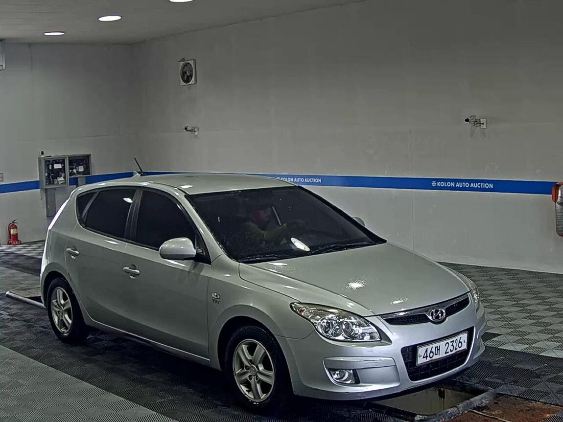 HYUNDAI i30 1.6 VVT DELUXE 2008 - zdjęcie 3