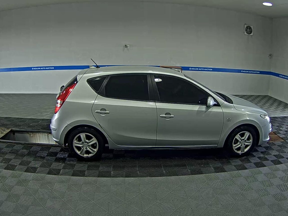 HYUNDAI i30 1.6 VVT DELUXE 2008 - zdjęcie 4
