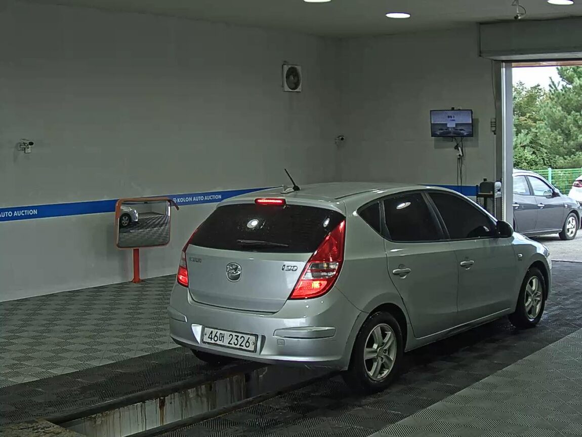 HYUNDAI i30 1.6 VVT DELUXE 2008 - zdjęcie 5