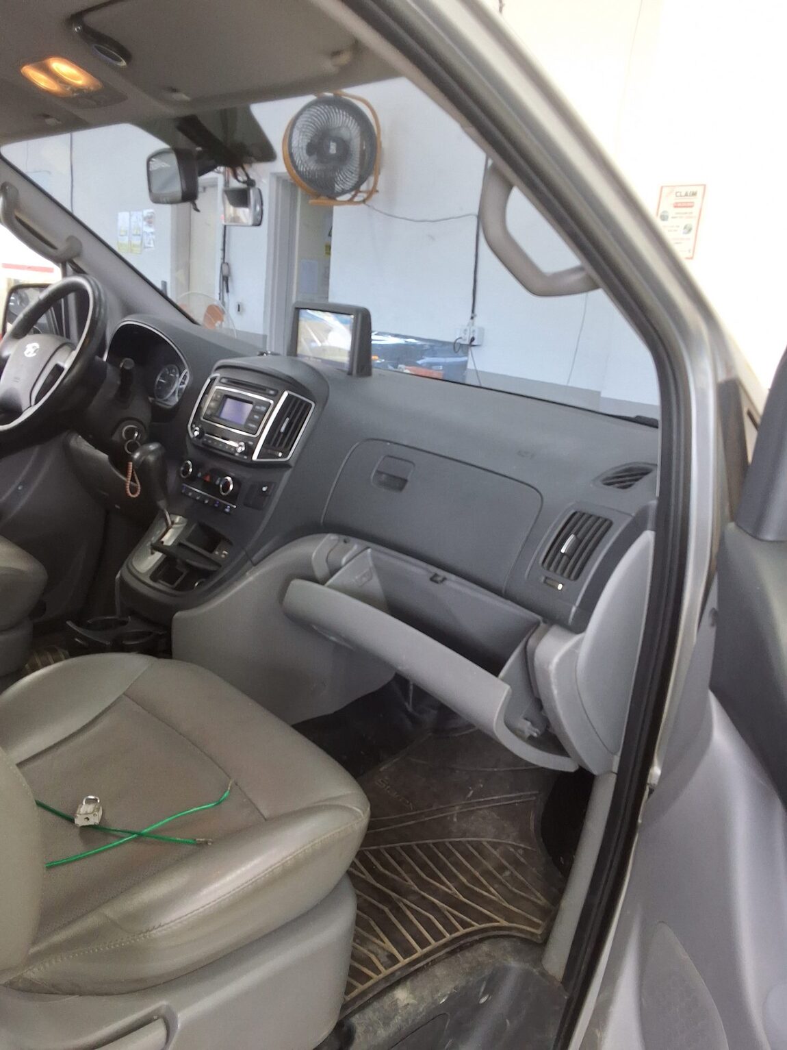 HYUNDAI THE NEW GRAND STAREX 5-SEATER DIESEL VAN SMART 2019 - zdjęcie 14