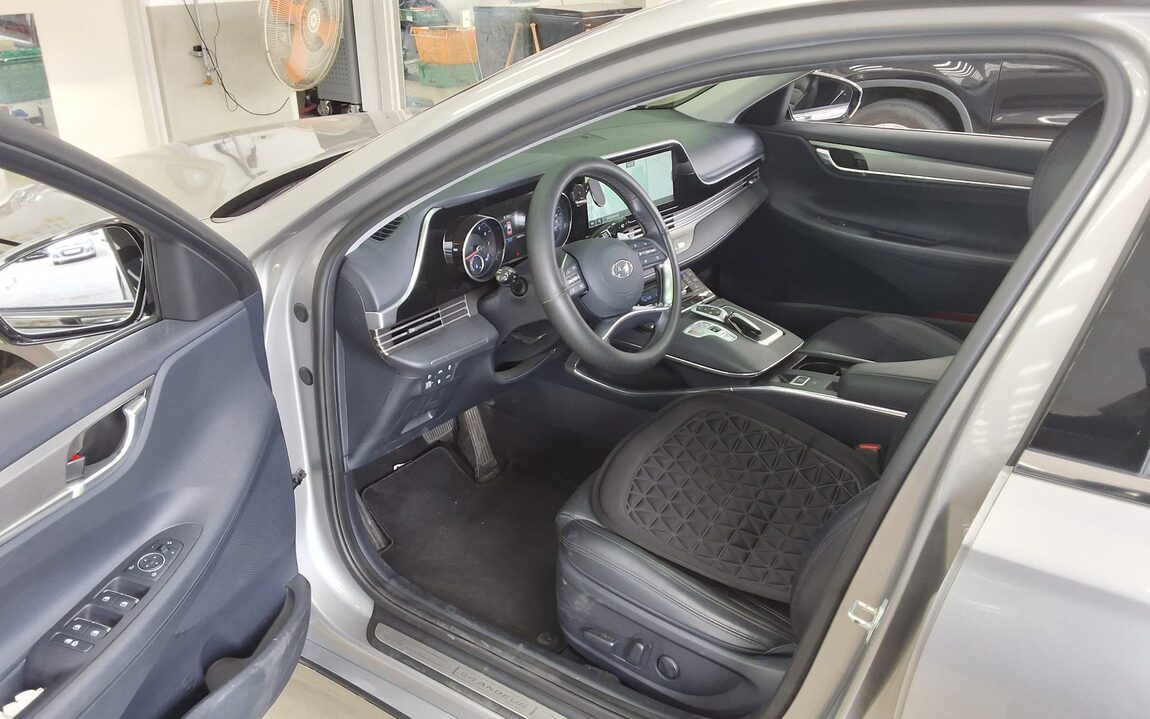 HYUNDAI THE NEW GRANDEUR IG GASOLINE 2.5 PREMIUM 2022 - zdjęcie 10