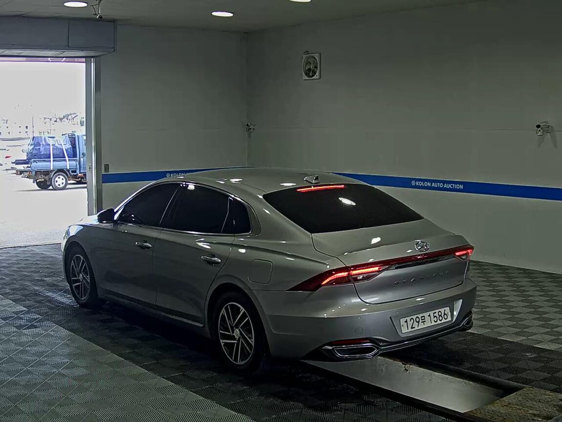 HYUNDAI THE NEW GRANDEUR IG GASOLINE 2.5 PREMIUM 2022 - zdjęcie 6