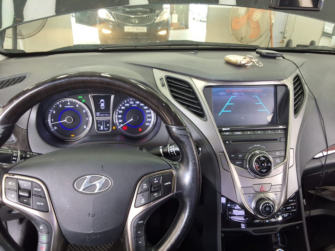 HYUNDAI GRANDEUR HG HG 240 LUXURY 2012 - zdjęcie 18