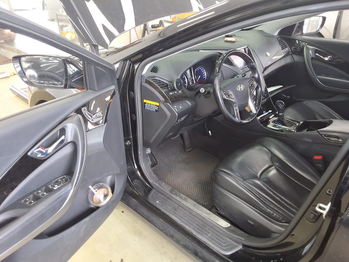 HYUNDAI GRANDEUR HG HG 240 LUXURY 2012 - zdjęcie 11