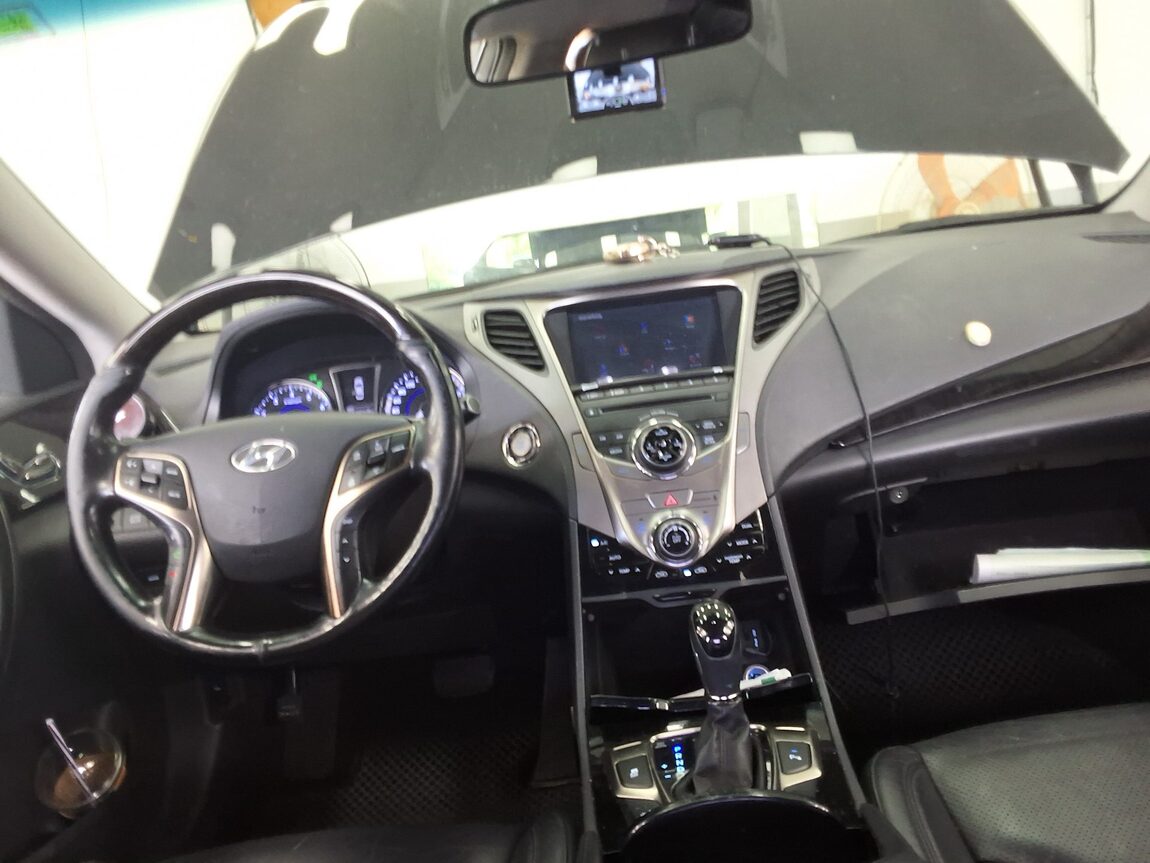 HYUNDAI GRANDEUR HG HG 240 LUXURY 2012 - zdjęcie 12