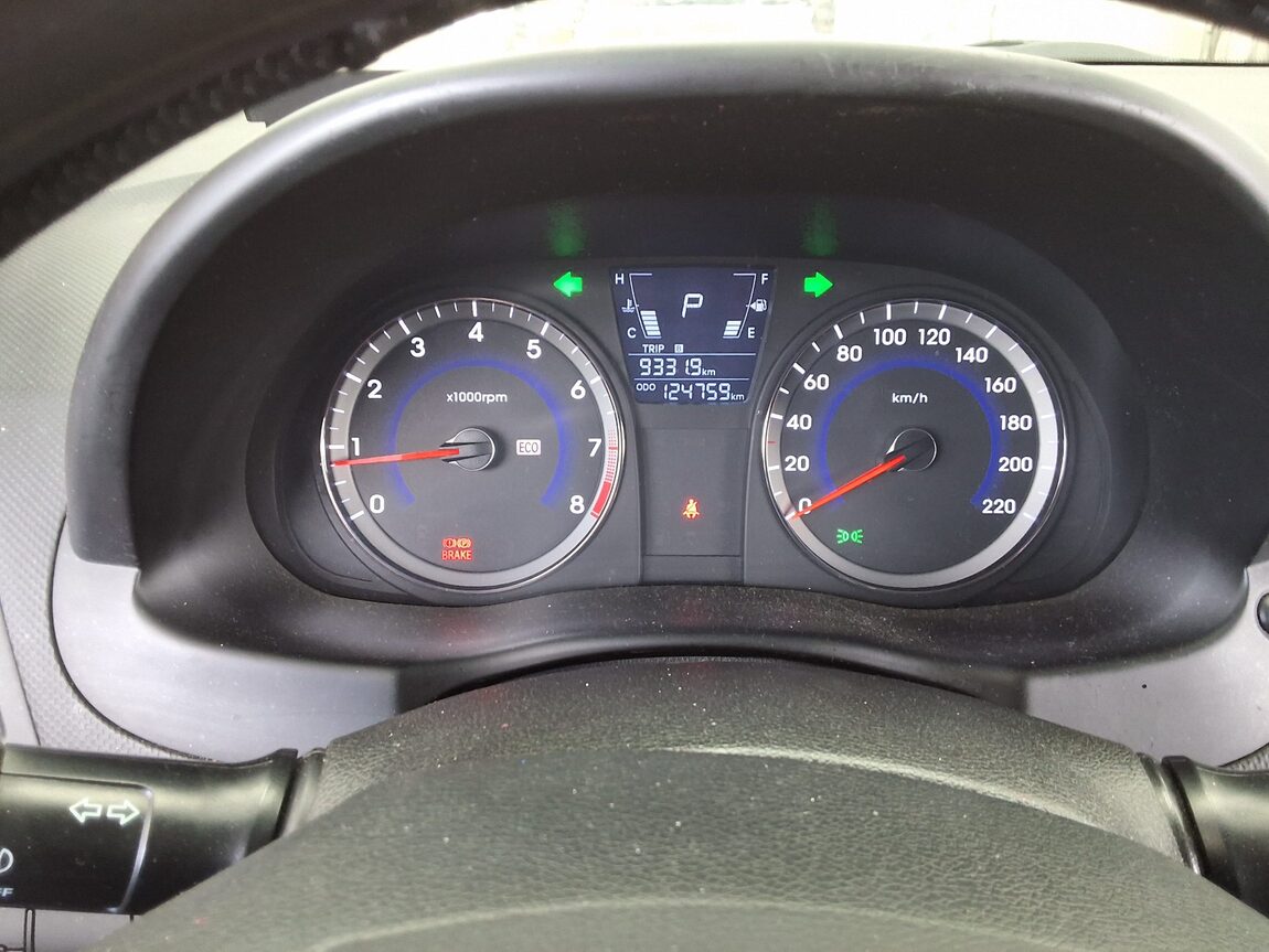 HYUNDAI NEW ACCENT 1.4 VVT PREMIER 2013 - zdjęcie 9