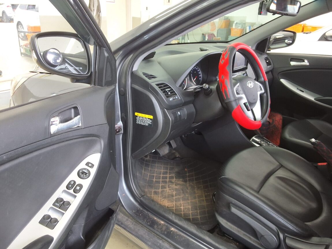 HYUNDAI NEW ACCENT 1.4 VVT PREMIER 2013 - zdjęcie 10