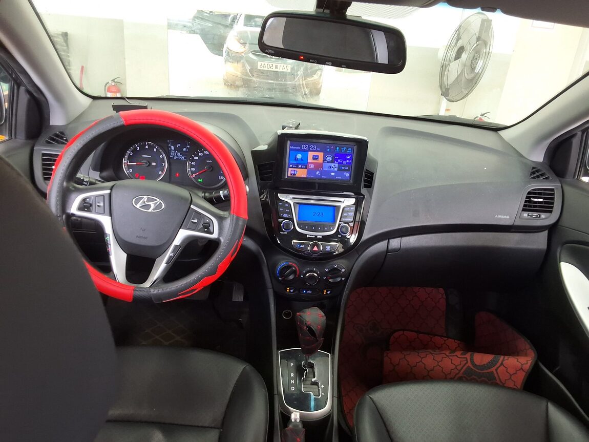 HYUNDAI NEW ACCENT 1.4 VVT PREMIER 2013 - zdjęcie 11