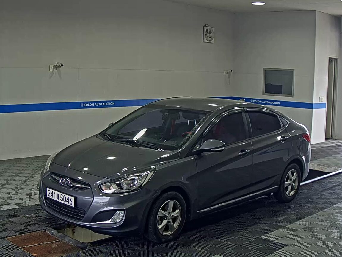 HYUNDAI NEW ACCENT 1.4 VVT PREMIER 2013 - zdjęcie 2