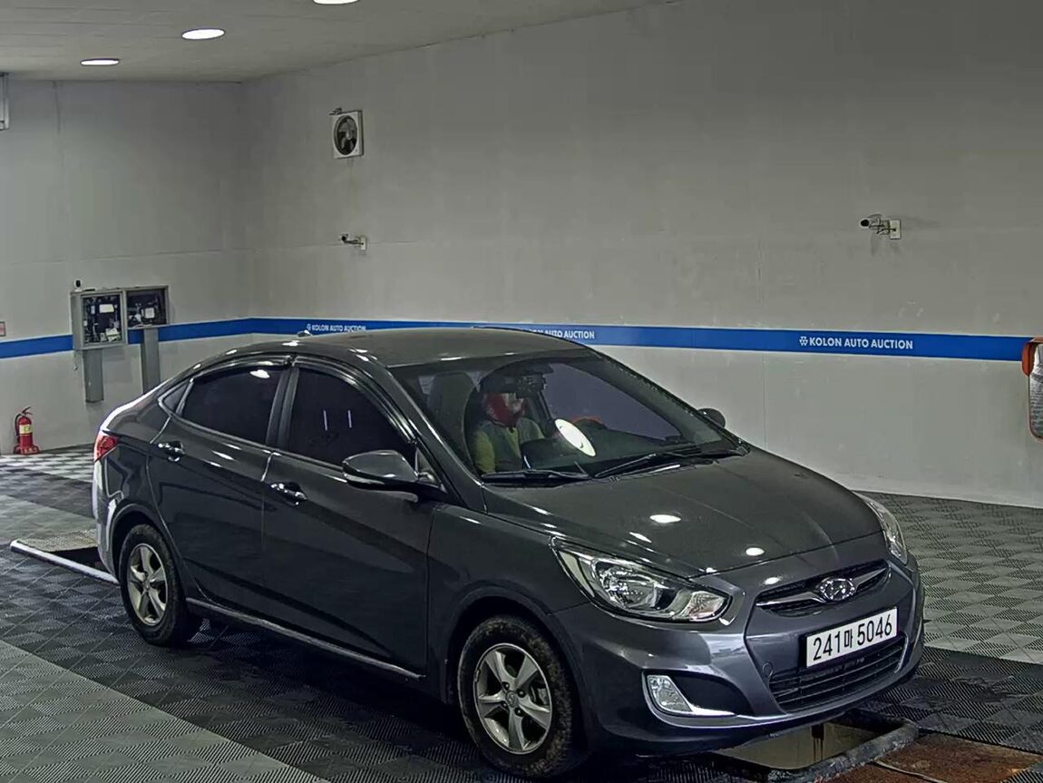 HYUNDAI NEW ACCENT 1.4 VVT PREMIER 2013 - zdjęcie 3