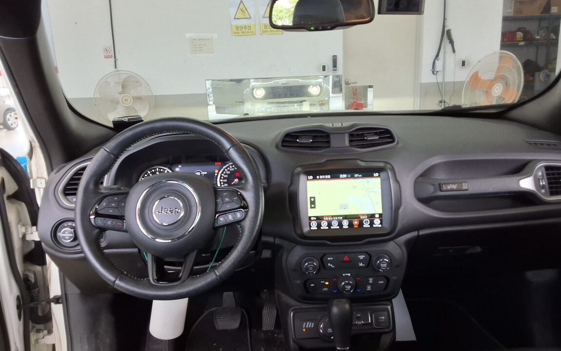 JEEP RENEGADE 2.4 GASOLINE AWD 80TH ANNIVERSARY 2021 - zdjęcie 11