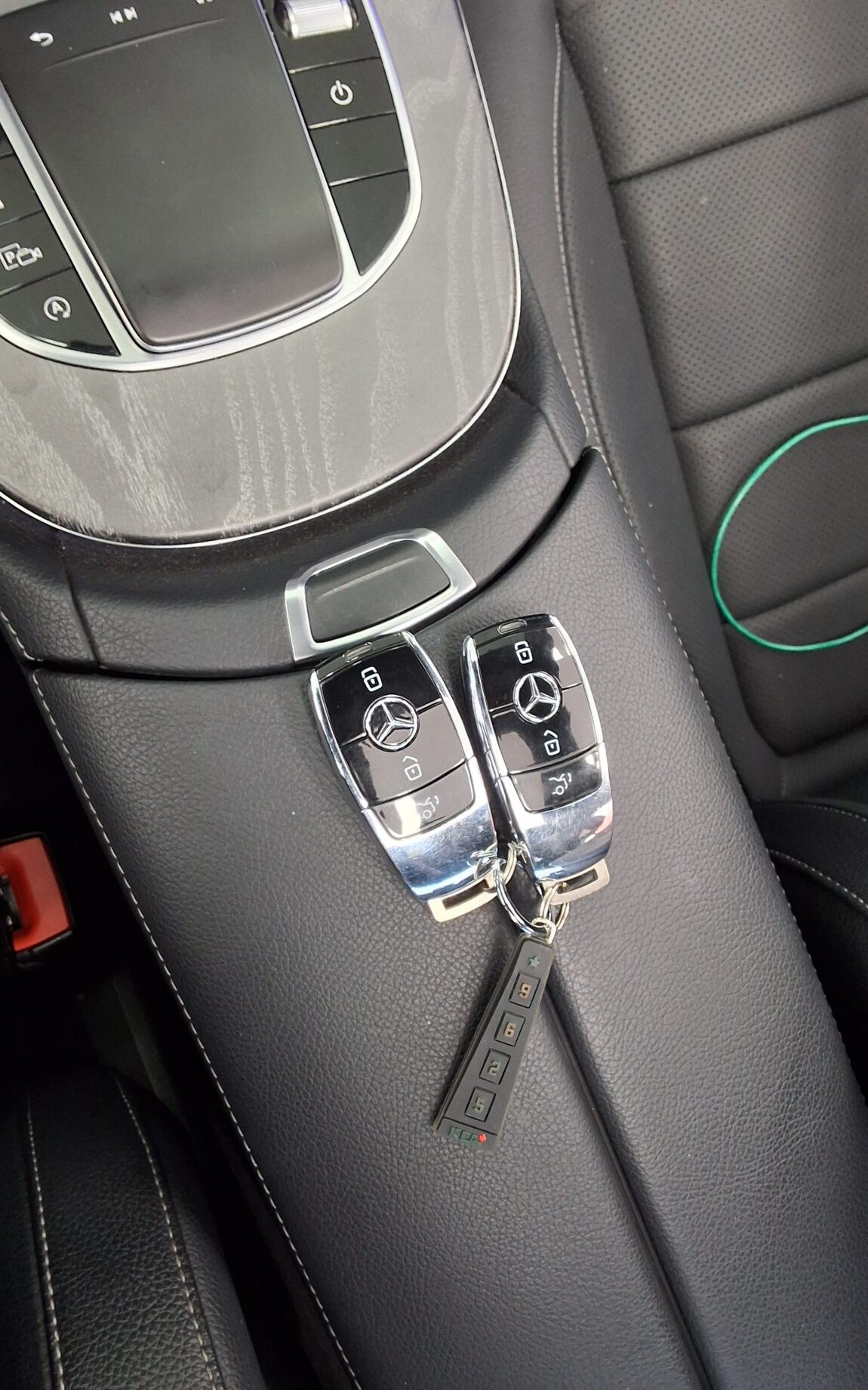 MERCEDES-BENZ E-CLASS (5TH GEN) E350 4MATIC AMG LINE 2022 - zdjęcie 20