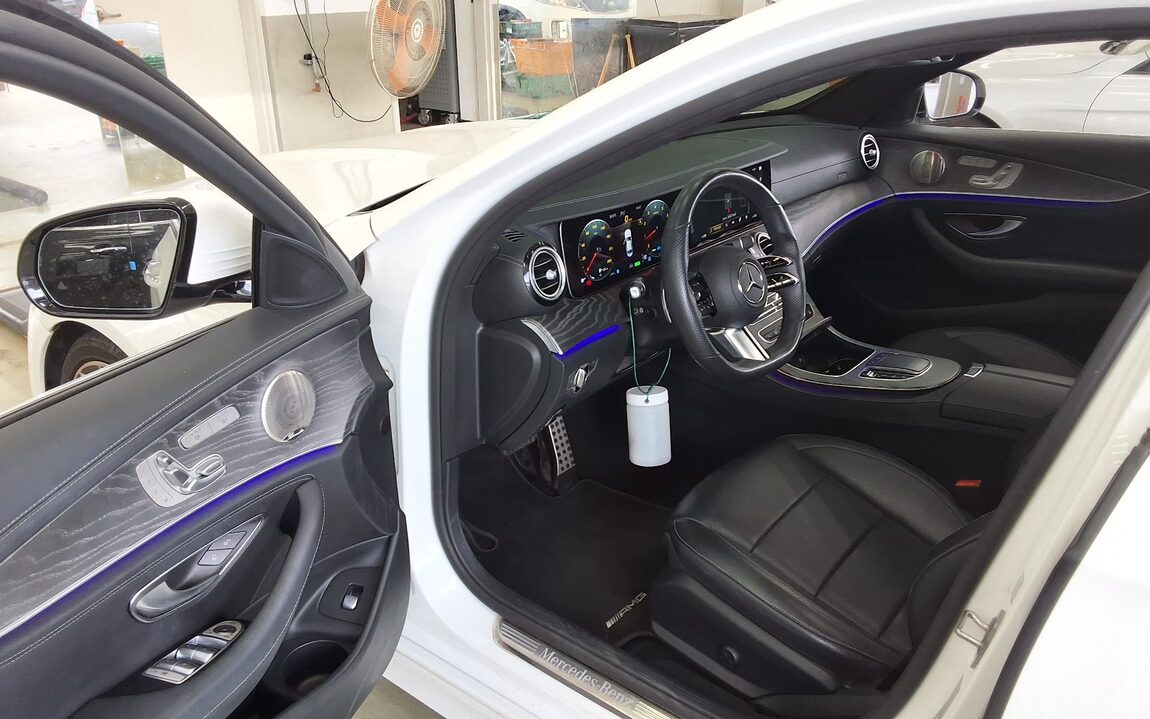 MERCEDES-BENZ E-CLASS (5TH GEN) E350 4MATIC AMG LINE 2022 - zdjęcie 10