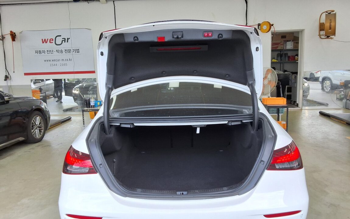 MERCEDES-BENZ E-CLASS (5TH GEN) E350 4MATIC AMG LINE 2022 - zdjęcie 15