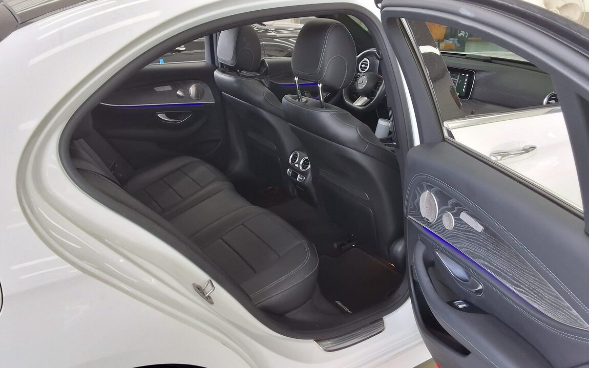 MERCEDES-BENZ E-CLASS (5TH GEN) E350 4MATIC AMG LINE 2022 - zdjęcie 13