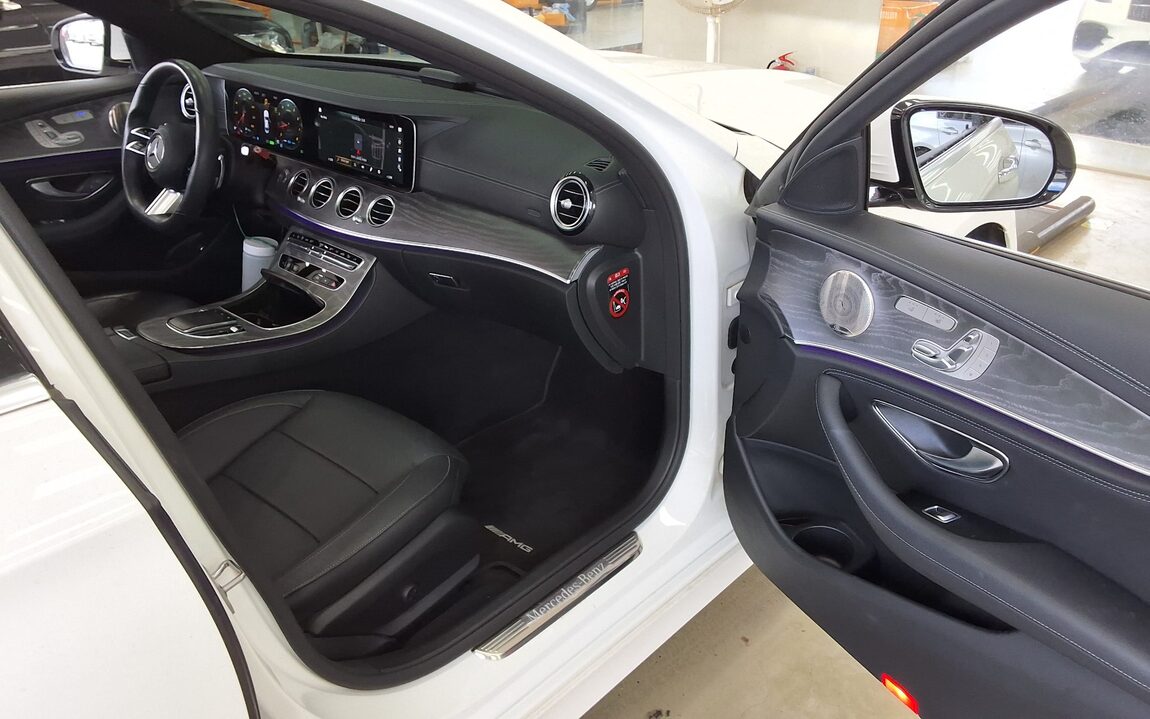 MERCEDES-BENZ E-CLASS (5TH GEN) E350 4MATIC AMG LINE 2022 - zdjęcie 14