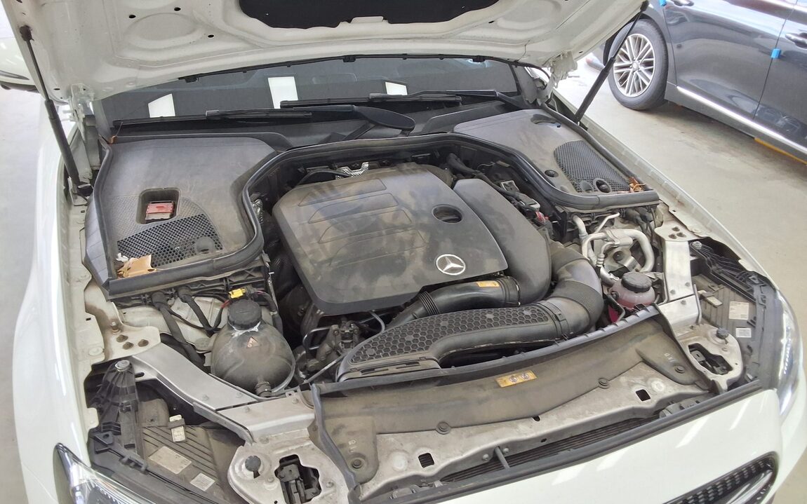 MERCEDES-BENZ E-CLASS (5TH GEN) E350 4MATIC AMG LINE 2022 - zdjęcie 22