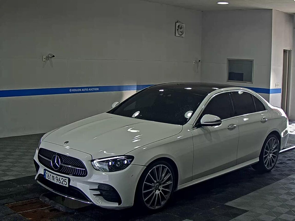 MERCEDES-BENZ E-CLASS (5TH GEN) E350 4MATIC AMG LINE 2022 - zdjęcie 2