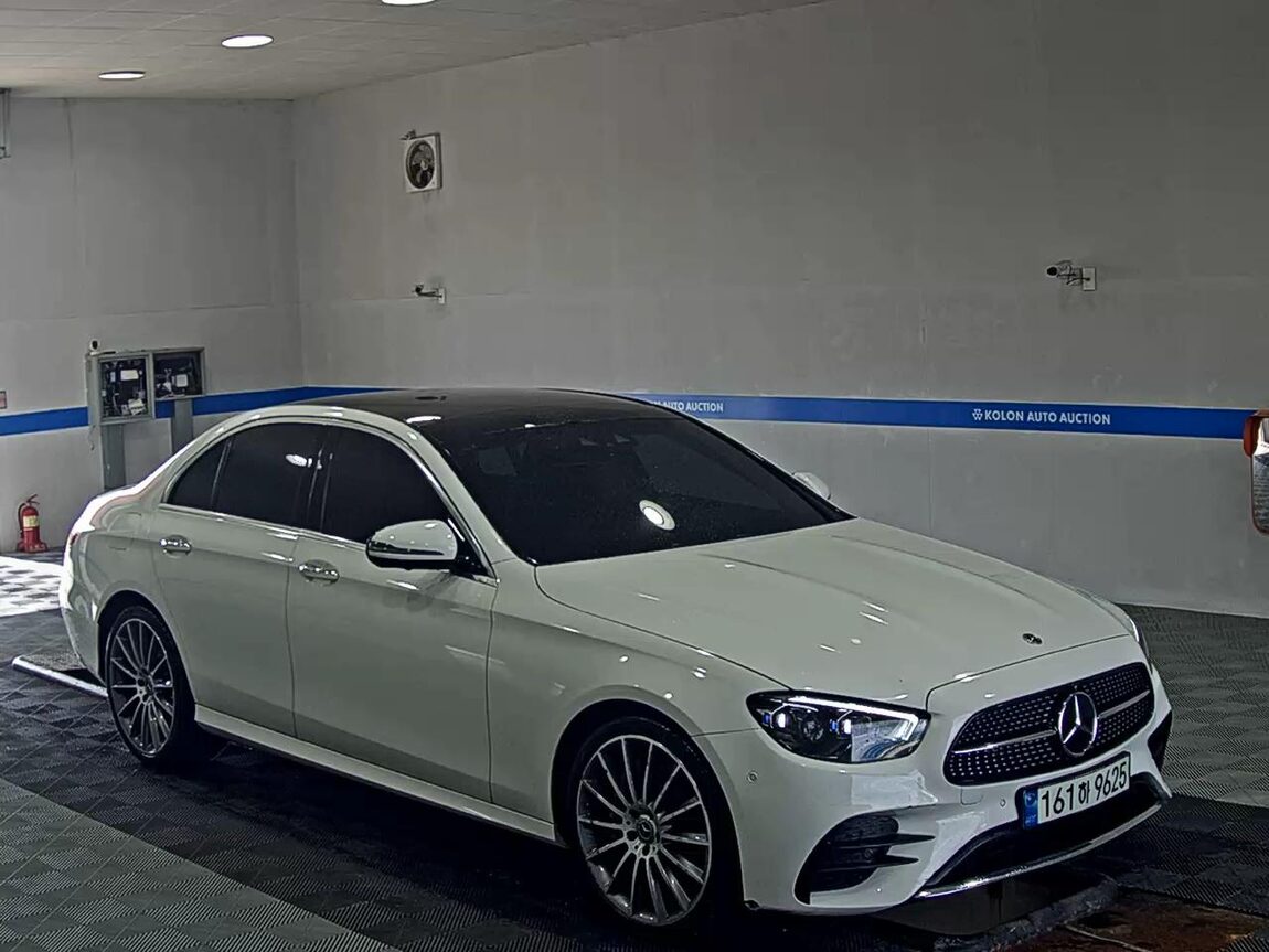 MERCEDES-BENZ E-CLASS (5TH GEN) E350 4MATIC AMG LINE 2022 - zdjęcie 3