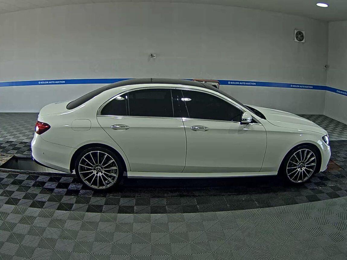 MERCEDES-BENZ E-CLASS (5TH GEN) E350 4MATIC AMG LINE 2022 - zdjęcie 4