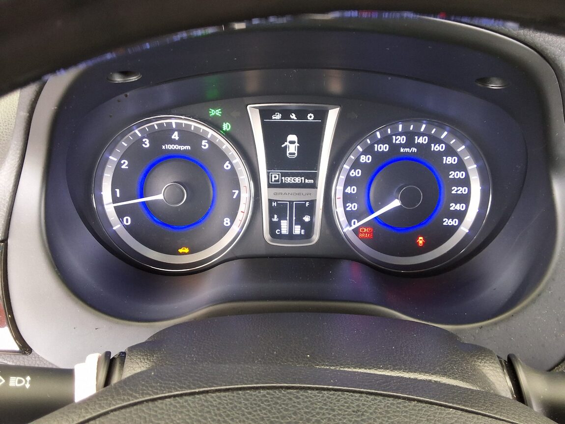 HYUNDAI GRANDEUR HG HG 240 MODERN 2015 - zdjęcie 9