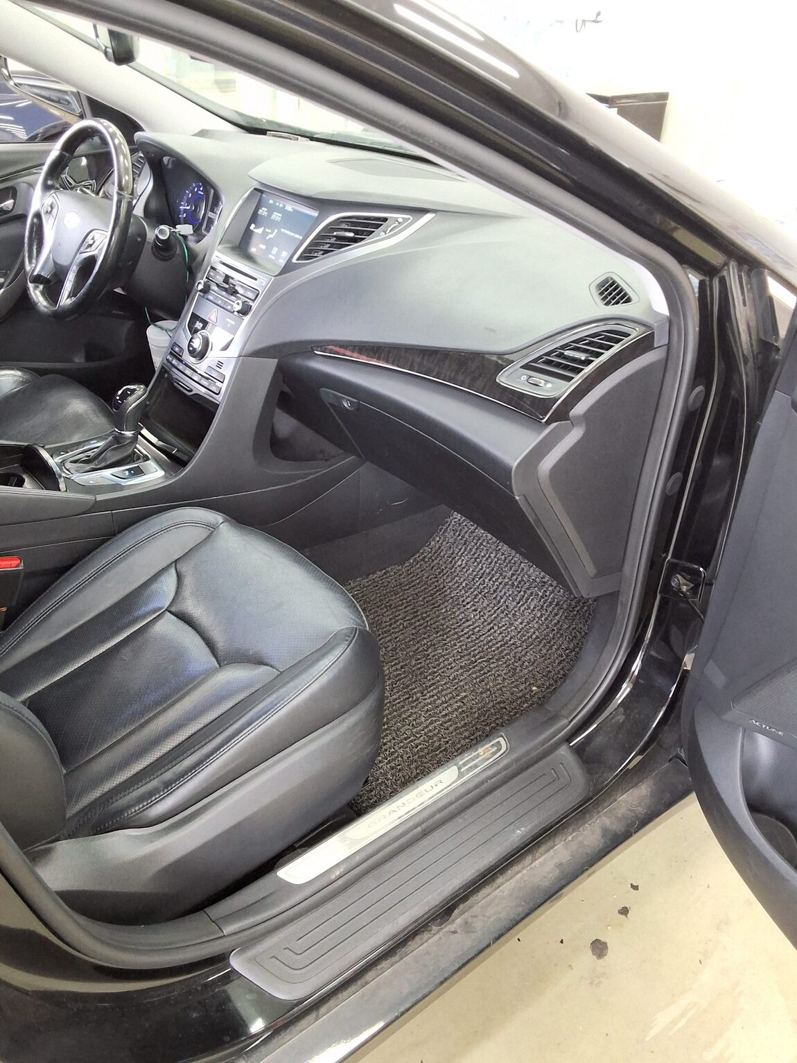 HYUNDAI GRANDEUR HG HG 240 MODERN 2015 - zdjęcie 14