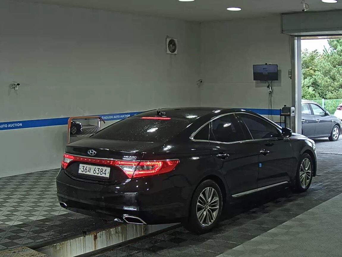 HYUNDAI GRANDEUR HG HG 240 MODERN 2015 - zdjęcie 5
