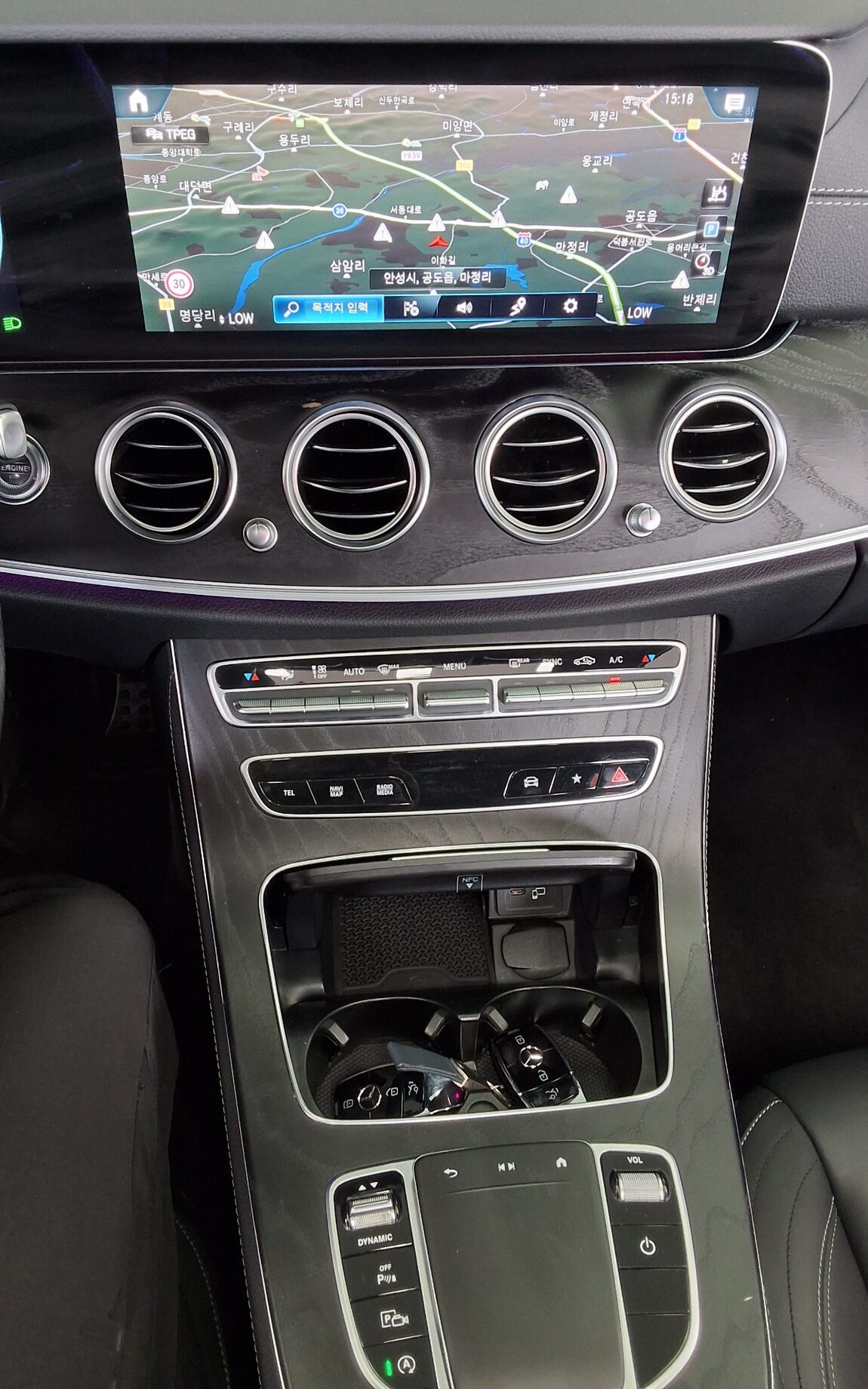 MERCEDES-BENZ E-CLASS (5TH GEN) E220d 4MATIC AMG LINE 2021 - zdjęcie 18